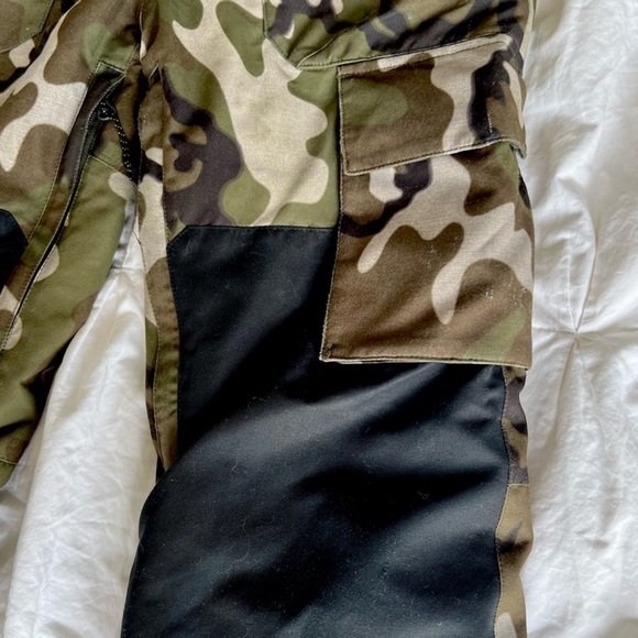 Volcom Kids Barley Bib Ski/Snowboard Pants [Sz. L] - Picture 6 of 9